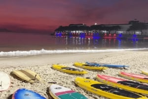 Copacabana: Group paddleboarding at sunrise with instructors. Unforgettable!