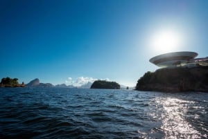 Glória: Sunset Speedboat Cruise with Drinks and Snacks