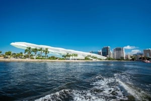 Glória: Sunset Speedboat Cruise with Drinks and Snacks
