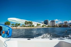 Glória: Sunset Speedboat Cruise with Drinks and Snacks
