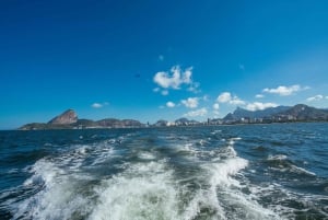 Glória: Sunset Speedboat Cruise with Drinks and Snacks