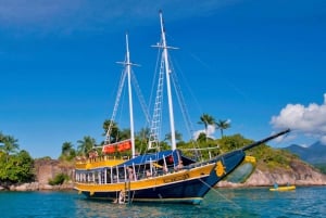 Paraty Bay: Islands & Beaches Boat Tour with Snorkeling