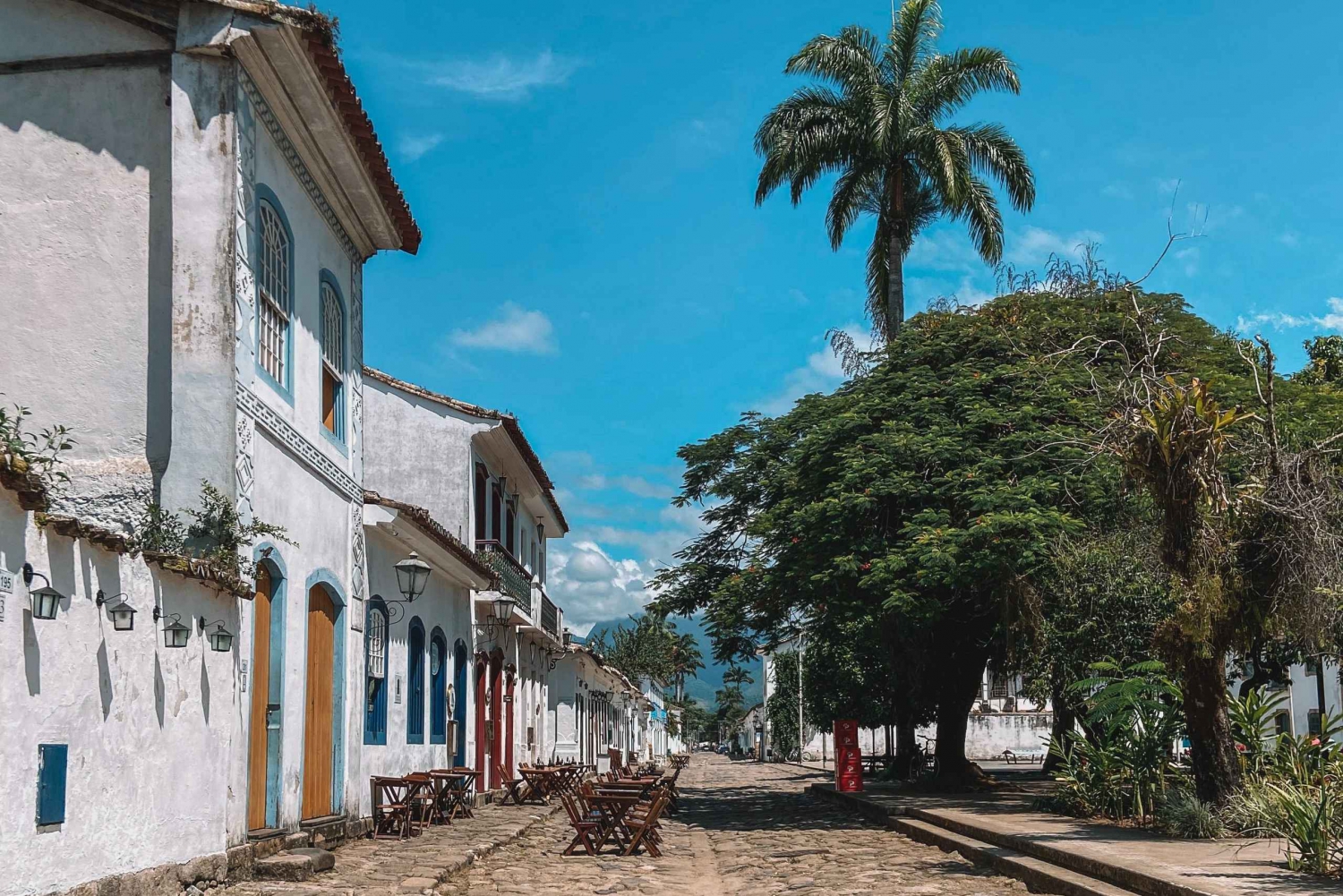 Paraty: Historic Centre Walking Tour & Cachaça Tasting