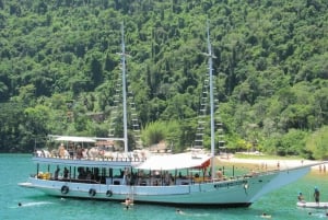 Rio: Arraial do Cabo Trip with Boat Tour with Lunch