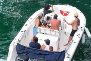 Rio de Janeiro: Boat Tour of Barra, Amores, and Islands Beaches