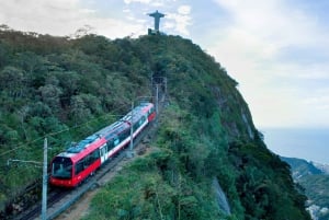Rio de Janeiro: Corcovado Train & Sugarloaf Tour with Lunch