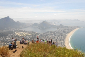 Rio de Janeiro: Dois Irmaos Hike & Favela Tour