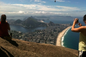 Rio de Janeiro: Dois Irmaos Hike & Favela Tour