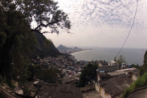 Rio de Janeiro: Dois Irmaos Hike & Favela Tour