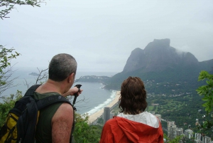 Rio de Janeiro: Dois Irmaos Hike & Favela Tour