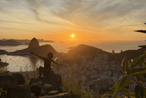 Rio de Janeiro: Dona Marta Sunrise Tour with Photos