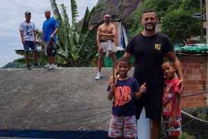 Rio de Janeiro: Favela Santa Marta Tour with Resident Guide