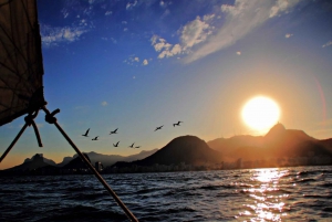 Rio de Janeiro: Guanabara Bay Sunset Sailing Tour & Drinks