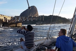 Rio de Janeiro: Guanabara Bay Sunset Sailing Tour & Drinks