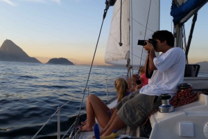 Rio de Janeiro: Guanabara Bay Sunset Sailing Tour & Drinks