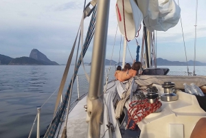 Rio de Janeiro: Guanabara Bay Sunset Sailing Tour & Drinks