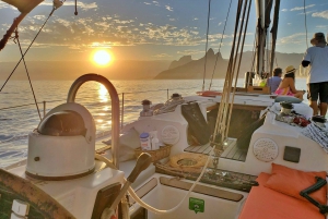 Rio de Janeiro: Guanabara Bay Sunset Sailing Tour & Drinks