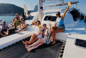 Rio de Janeiro: 3 hours Shared Catamaran Sailing Tour