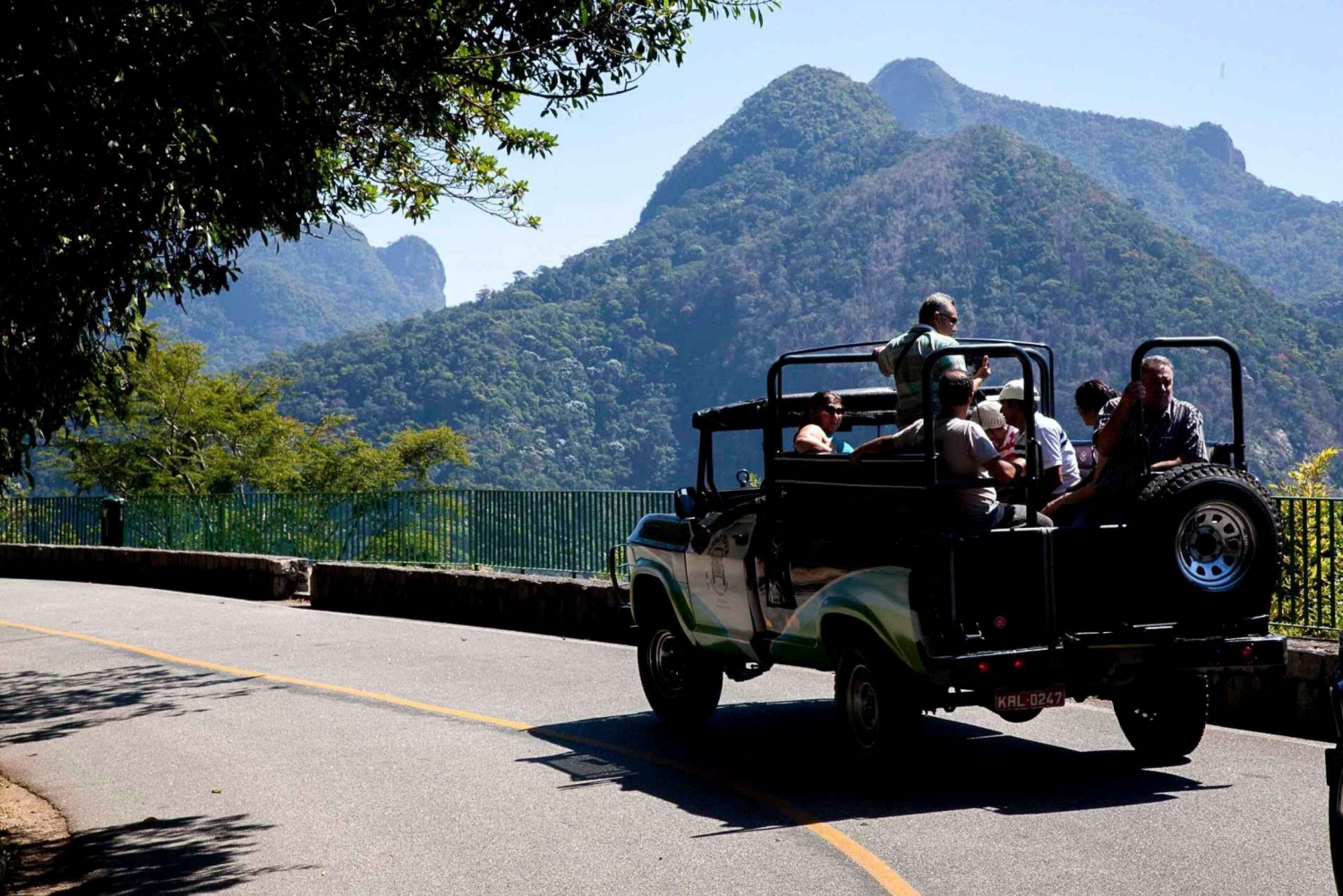 Rio de Janeiro: Jeep Tour Christ the Redeemer + Sugar Loaf