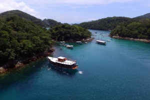 Pirate Cataraman Angra dos Reis and Ilha Grande with Lunch
