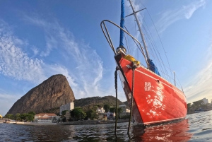 Rio de Janeiro: Sailing Sunset Tour with Snacks and Drinks