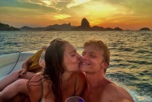 Rio de Janeiro: Speedboat Sunset Tour with Beer