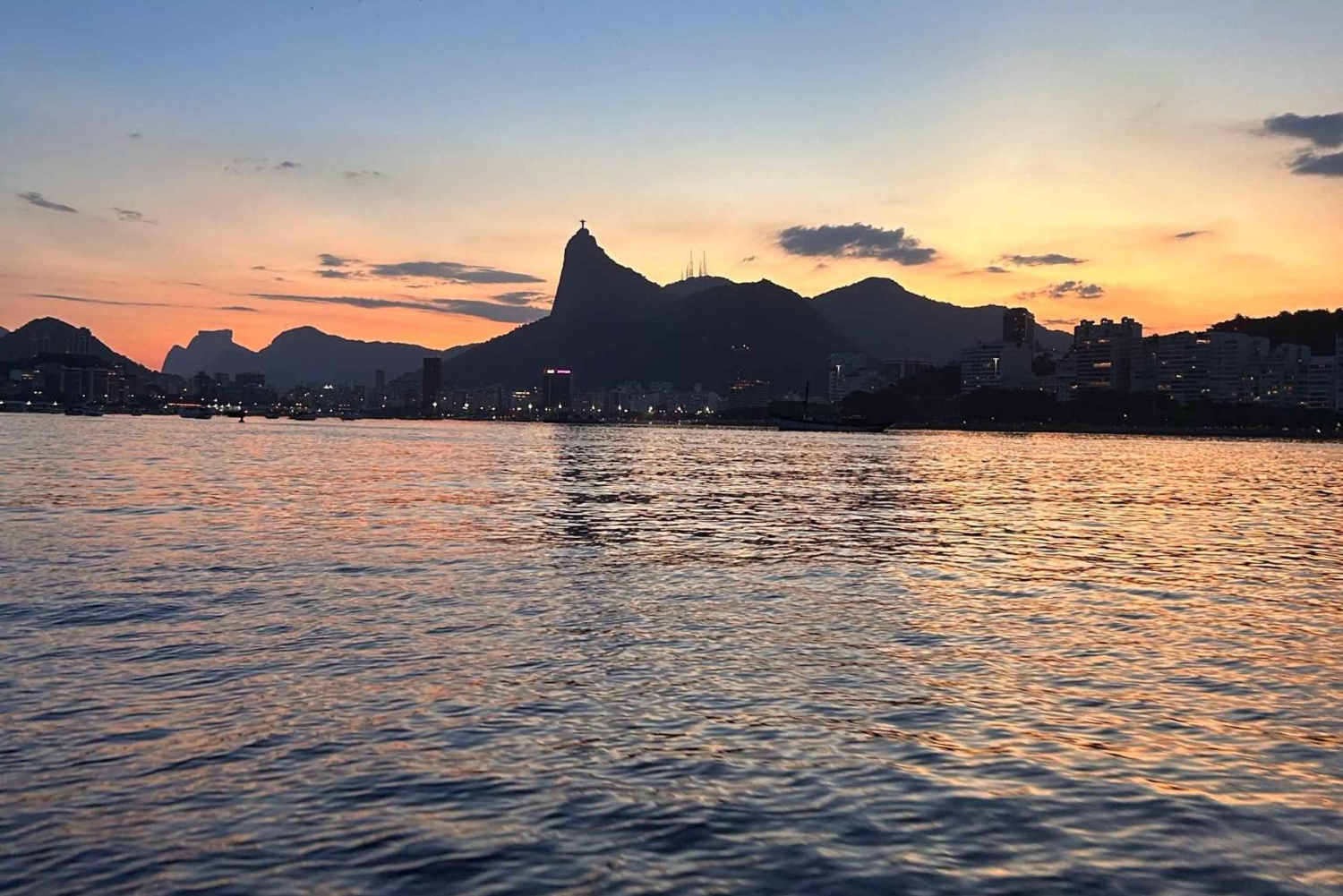 Rio de Janeiro: Sunset Boat Tour with Heineken Toast