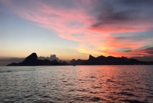 Rio de Janeiro: SpeedBoat Tour - Sunset with Beer