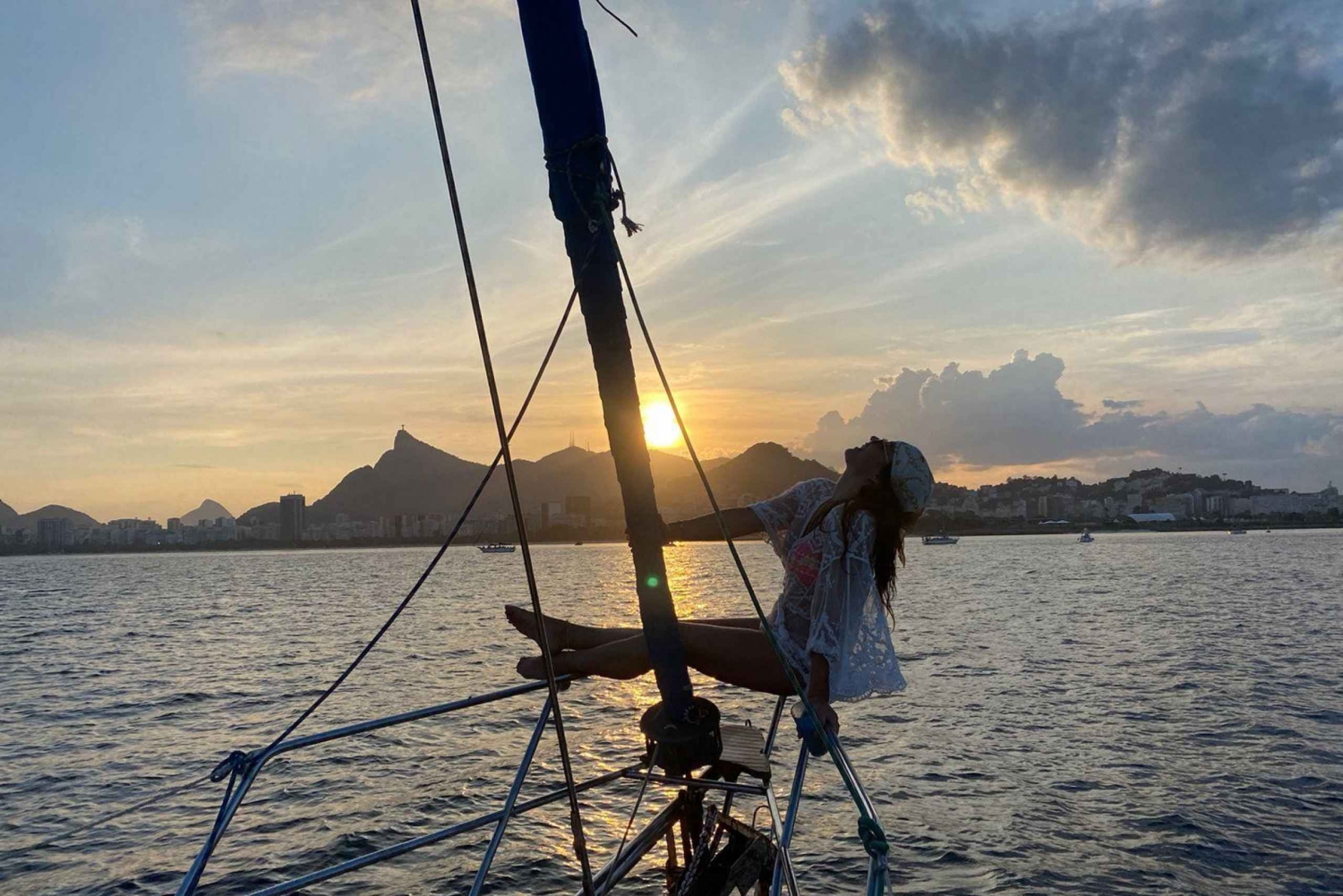 Rio de Janeiro: Sunset Sailboat Tour with Open Bar