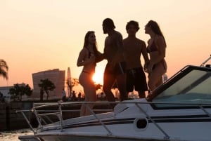 Glória: Sunset Speedboat Cruise with Drinks and Snacks