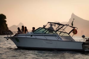 Glória: Sunset Speedboat Cruise with Drinks and Snacks