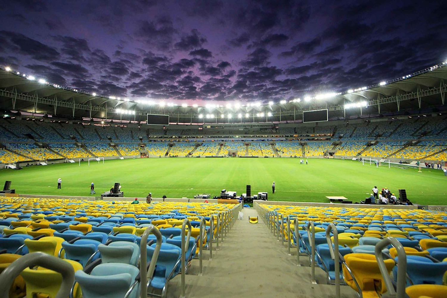 Rio: Private Maracanã Museum Tour Locker Rooms & Field