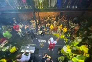 Rio: Pub Crawl in Lapa with Cachaça Tasting and Live Samba