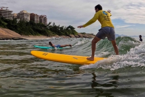 Surf lessons: in Arpoador in Ipanema.