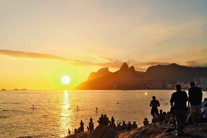 Tour Arpoador: Copacabana Walk & Sunset at the Arpoador