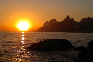 Tour Arpoador: Copacabana Walk & Sunset at the Arpoador