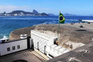 Tour Arpoador Sunset: Walk Copacabana Beach & Sunset Views