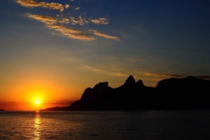 Tour Arpoador Sunset: Walk Copacabana Beach & Sunset Views