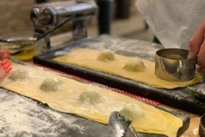 Rome: Authentic Roman Restaurant Dining Experience & Wine