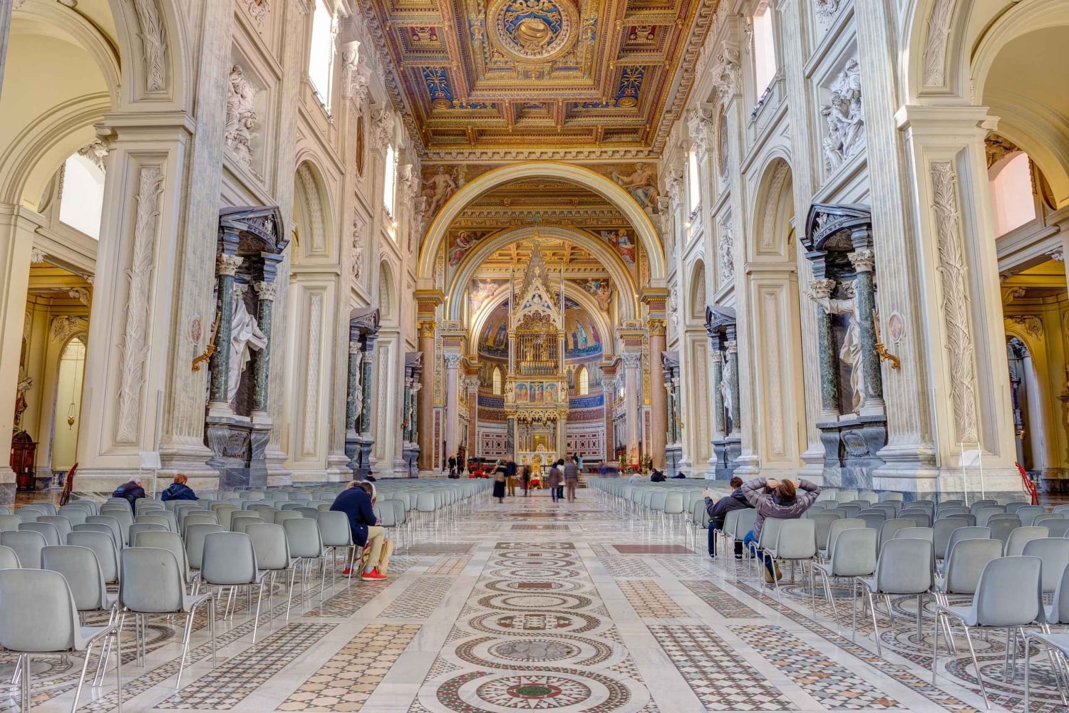 Lippu Lateraanikirkon luostariin