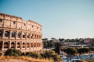 Colosseum & Rome: Romantic Walking Tour for Couples