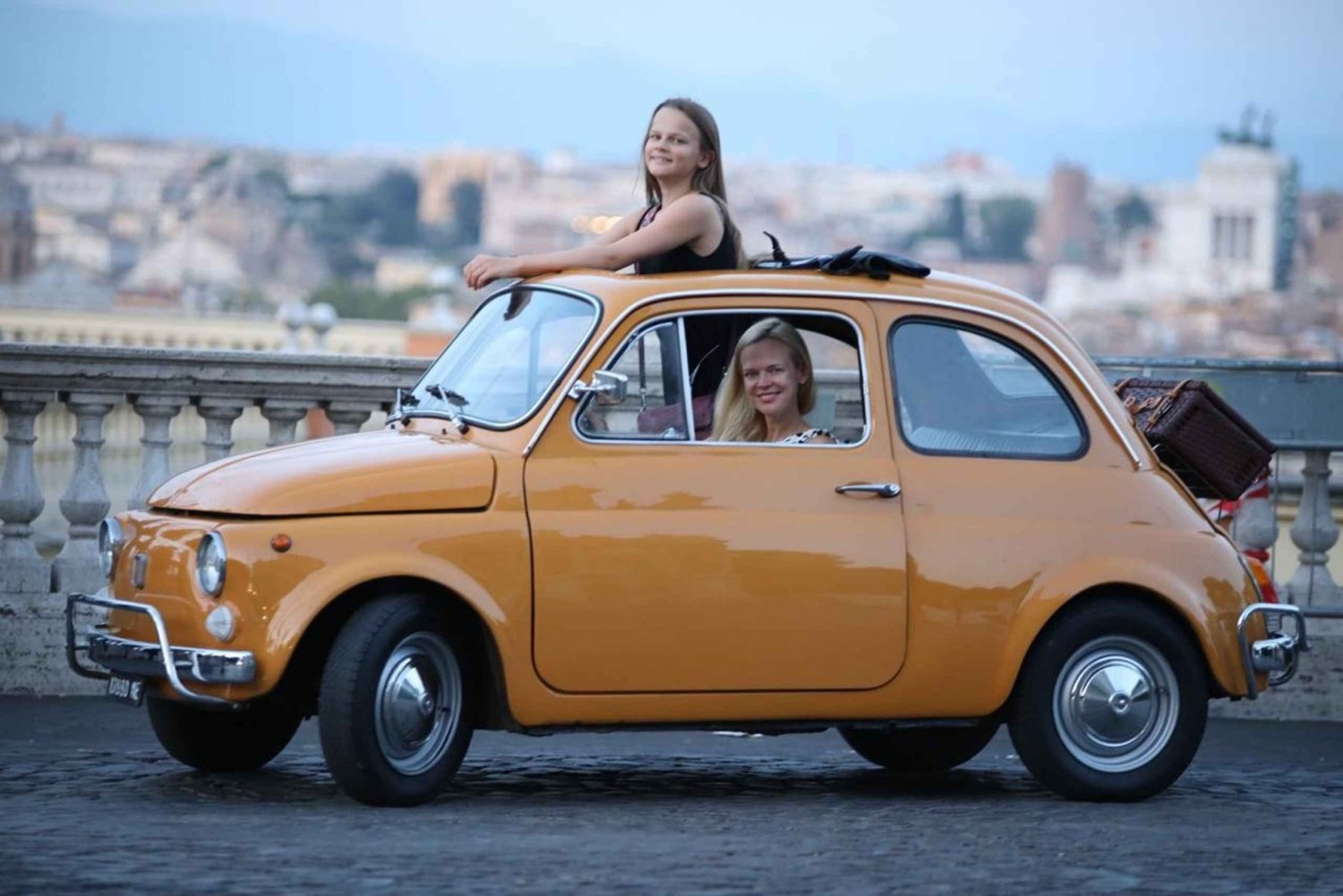 Rom: Stadsvandring i klassisk Fiat 500 med foton