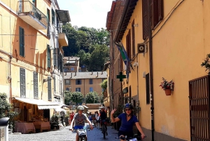 EBike Roman Castles : Papal Palace & Lake (Train from Rome)