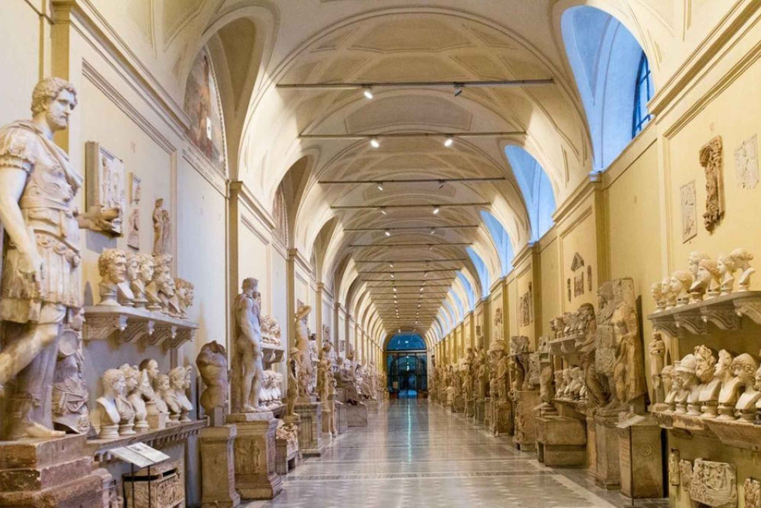 Yksinoikeudella sunnuntaikierros Vatikaanin museoissa ja Sikstuksen kappelissa