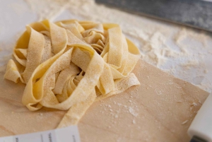 Fettuccine e tiramisù: lezione di cucina con vino e limoncello