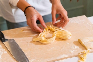 Fettuccine e tiramisù: lezione di cucina con vino e limoncello