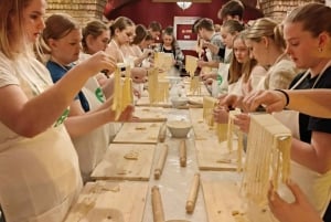 Rome: Fettucine and Tiramisu Class near the Spanish Steps