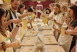 Rome: Fettucine and Tiramisu Class near the Spanish Steps