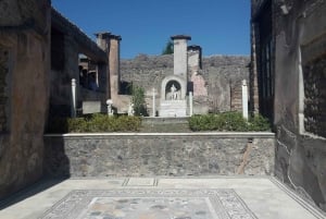 From Rome: Pompeii Day Trip with Guided Tour