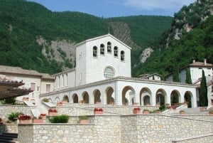 Från Rom: Upptäck Cascia och Spoleto på en heldagsutflykt